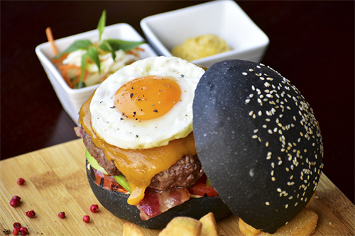 Marriott International tri ân khách hàng “thưởng thức burger & bánh mì thứ 2 với giá 10,000 đồng”